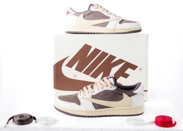 38 Jordan 1 Retro Low OG SP Travis Scott "Reverse Mocha"