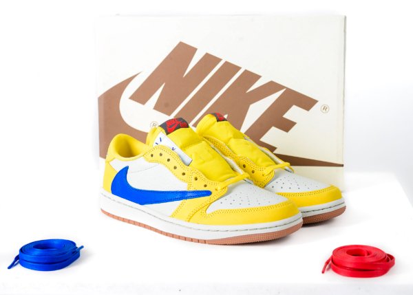 44 Jordan 1 Retro Low OG SP "Travis Scott Canary Yellow"